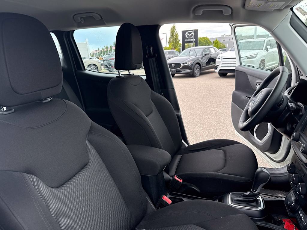 Thumbnail: 2019 Jeep Renegade - 11