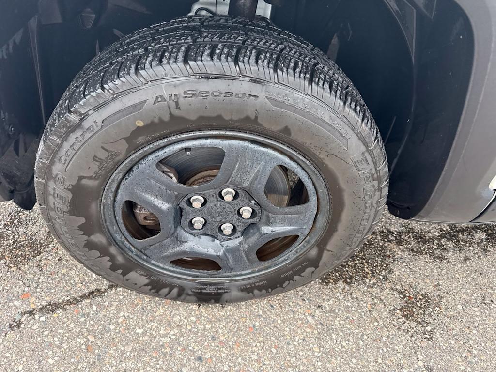 Thumbnail: 2019 Jeep Renegade - 8