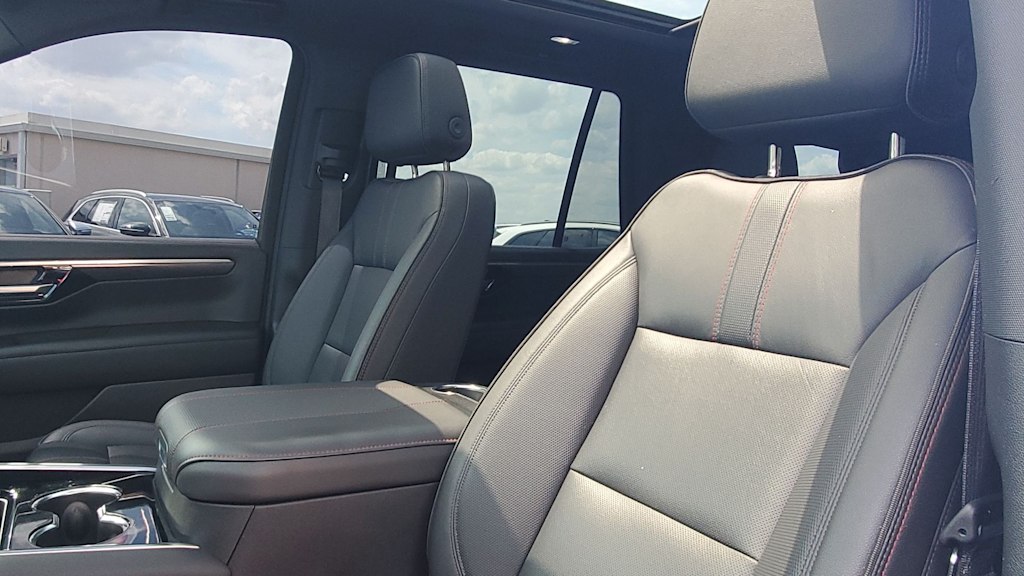 Thumbnail: 2025 Chevrolet Tahoe - 11