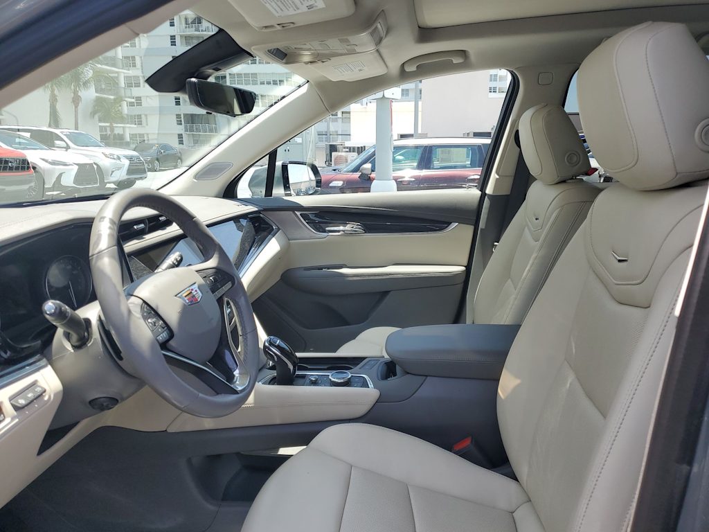 Thumbnail: 2023 Cadillac XT6 - 9