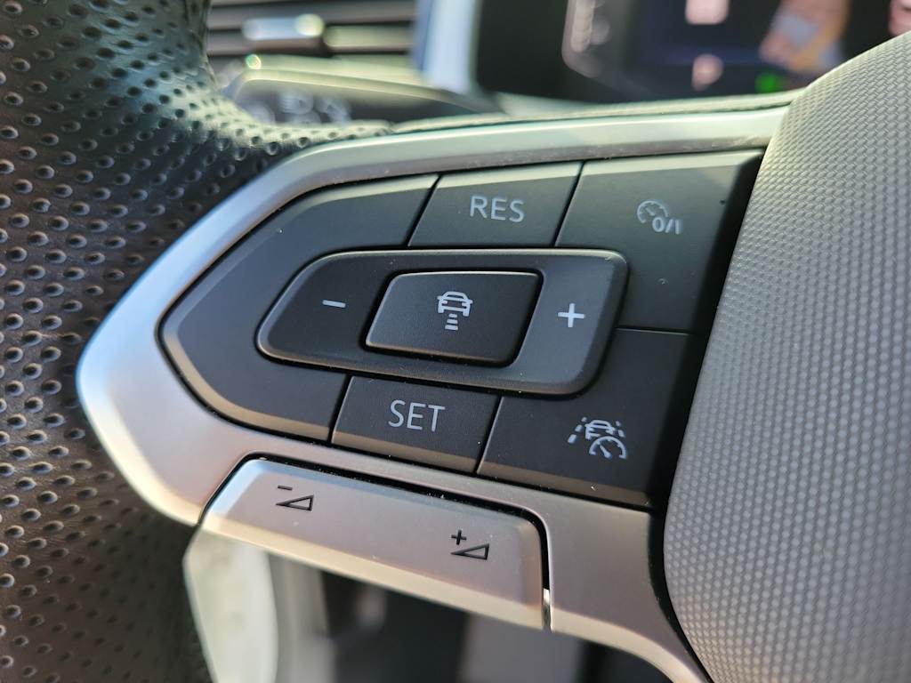 Thumbnail: 2023 Volkswagen Atlas - 26