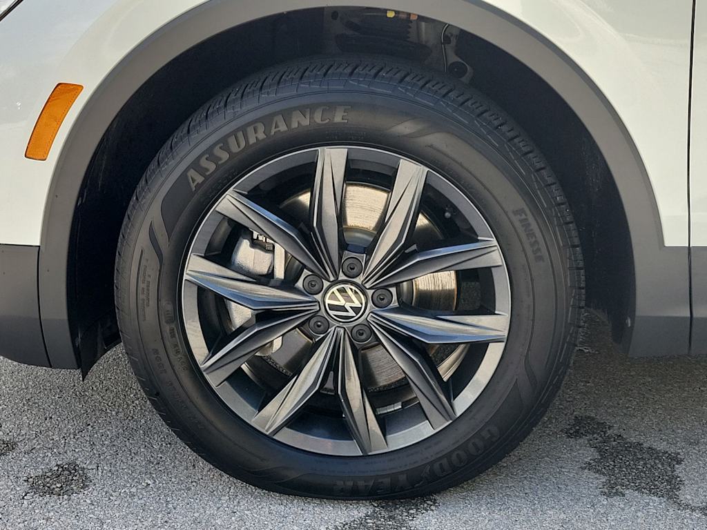 Thumbnail: 2023 Volkswagen Tiguan - 8