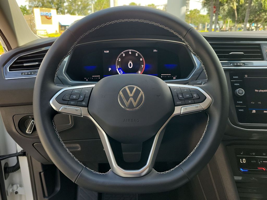 Thumbnail: 2023 Volkswagen Tiguan - 12