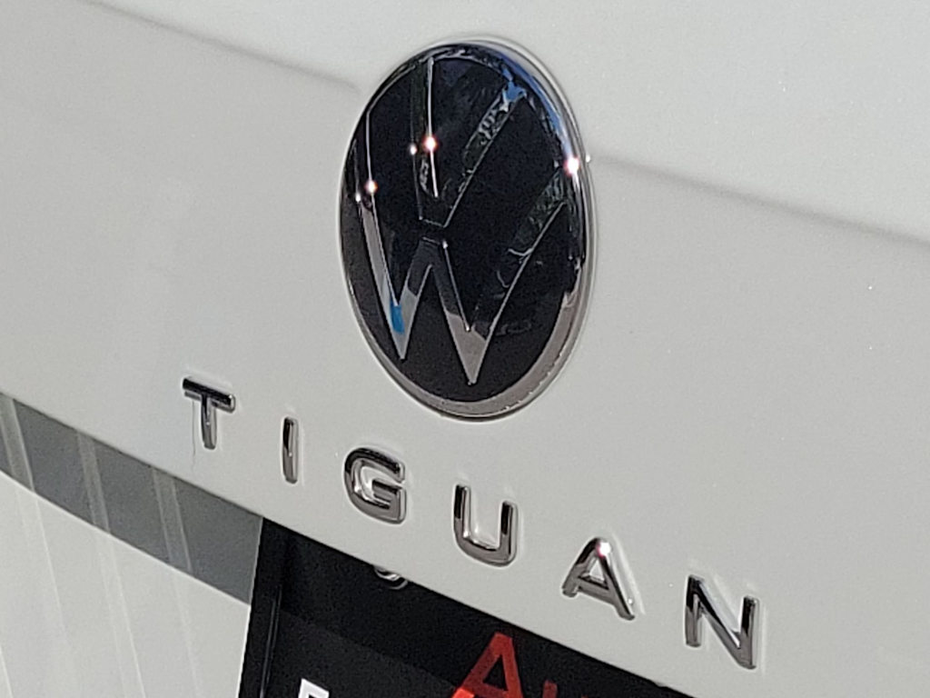 Thumbnail: 2023 Volkswagen Tiguan - 7