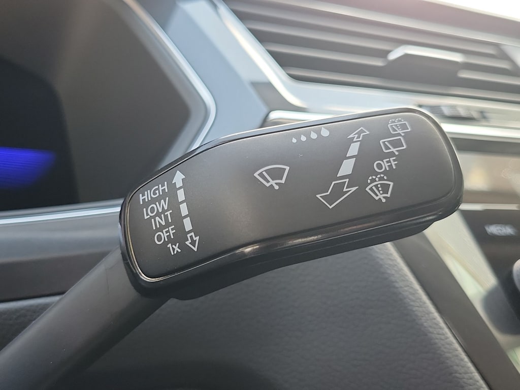 Thumbnail: 2023 Volkswagen Tiguan - 14