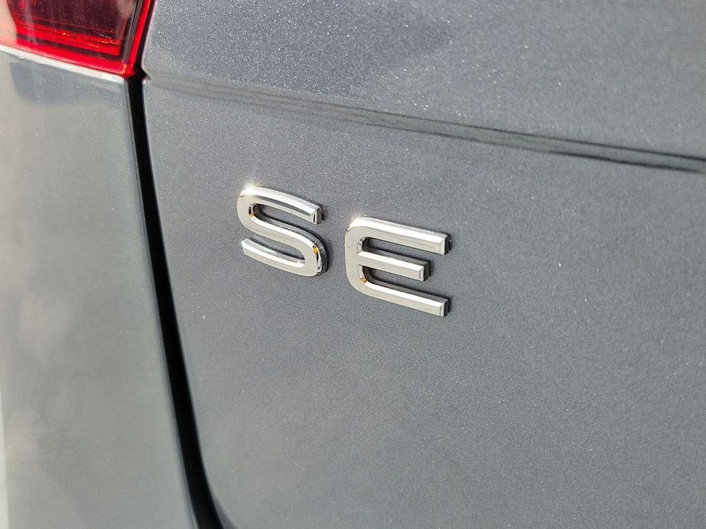Thumbnail: 2022 Volkswagen Tiguan - 7