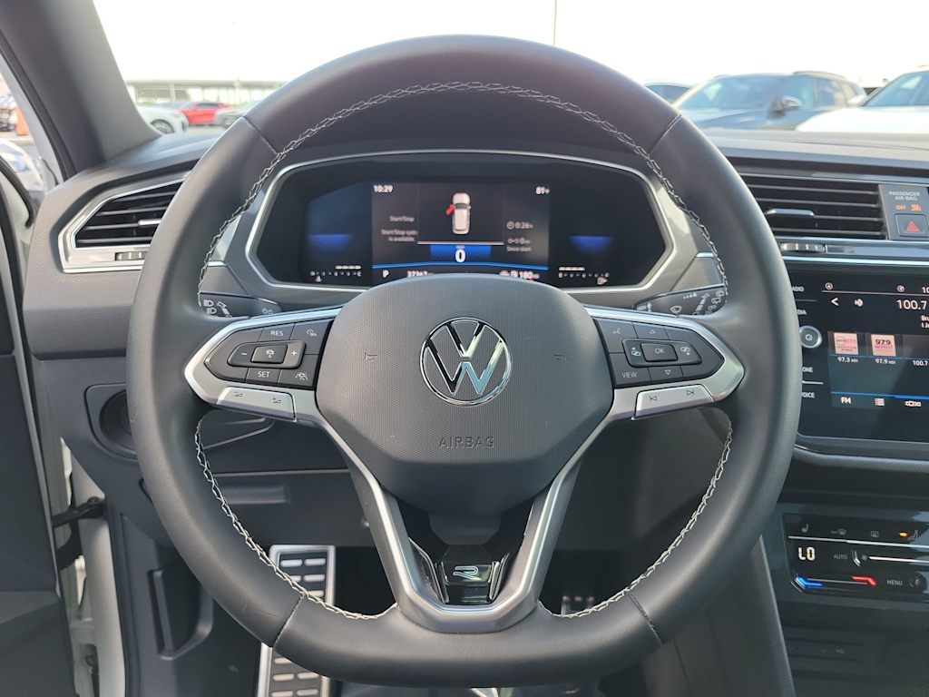 Thumbnail: 2023 Volkswagen Tiguan - 12
