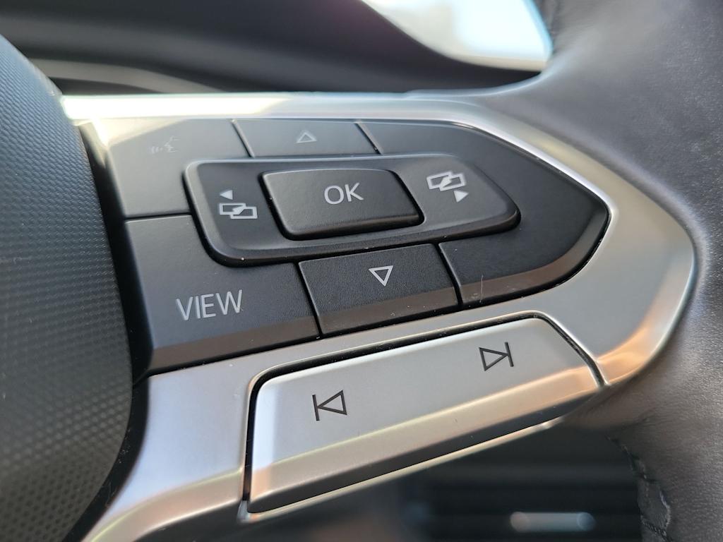Thumbnail: 2023 Volkswagen Jetta - 28