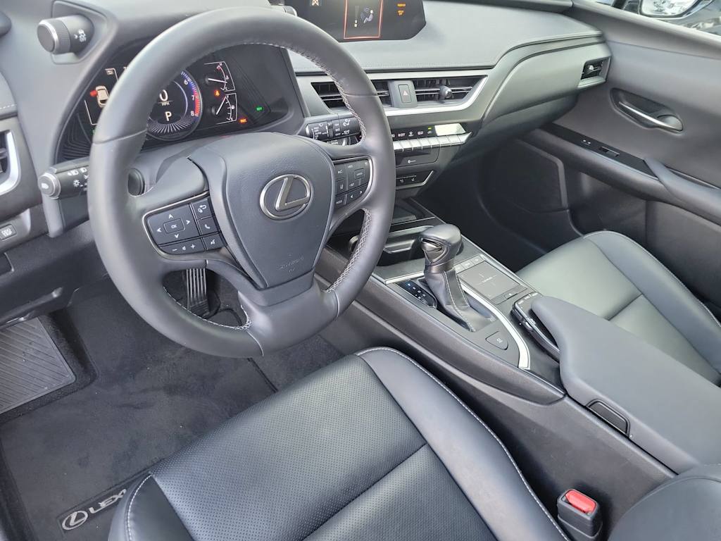 Thumbnail: 2020 Lexus UX - 2