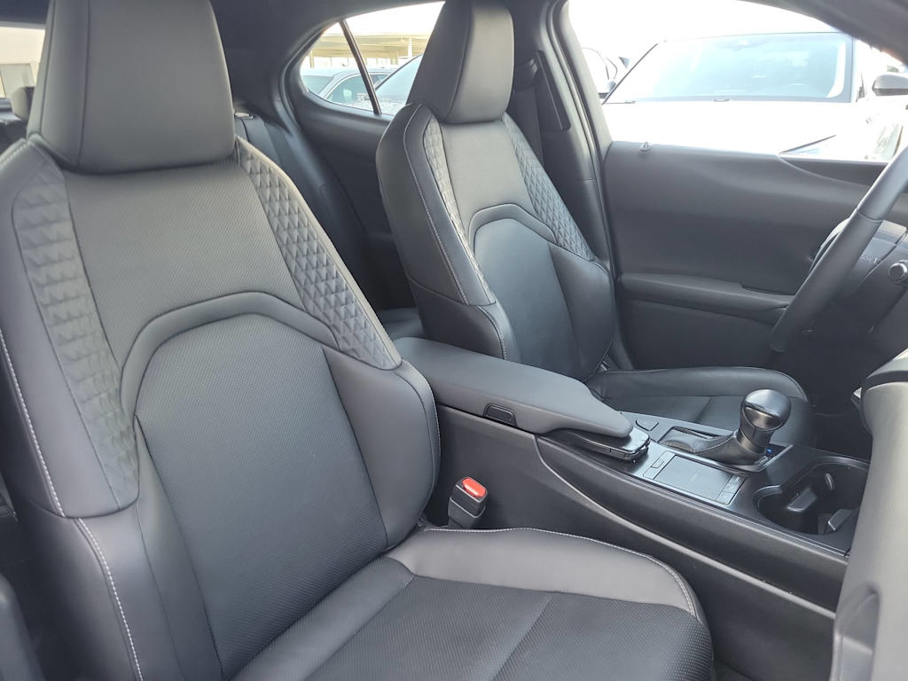 Thumbnail: 2020 Lexus UX - 12