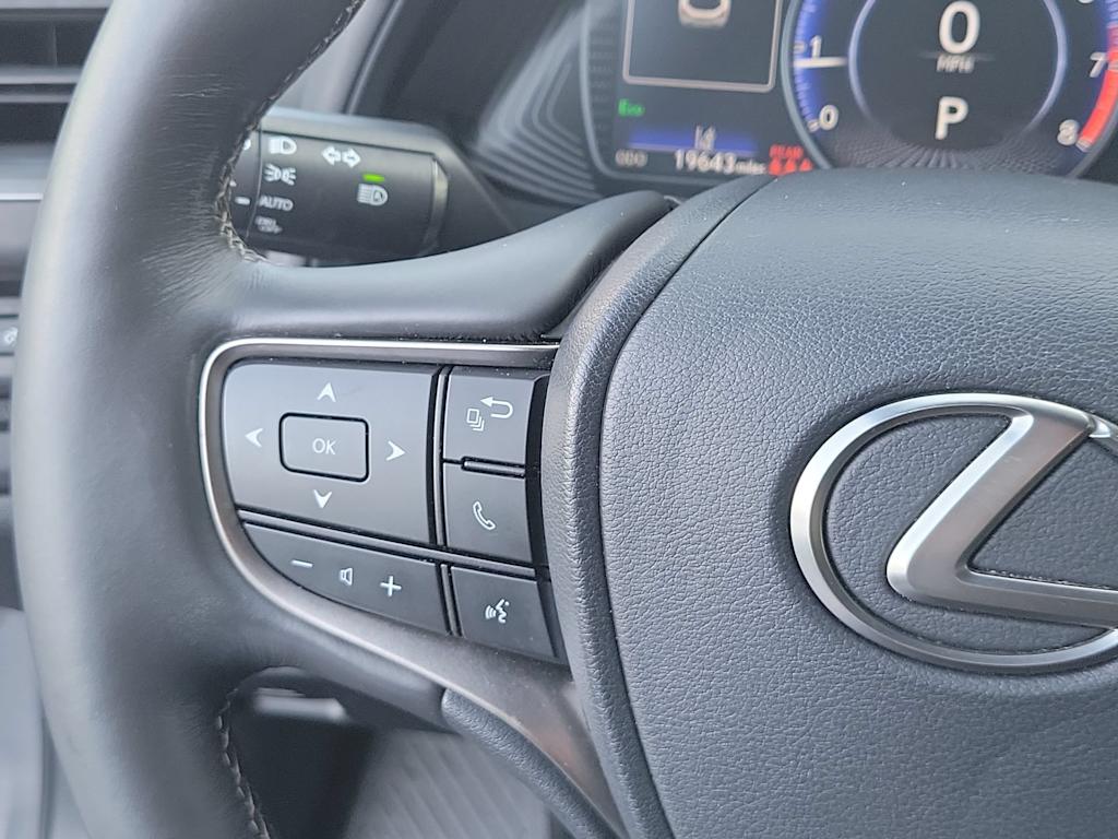 Thumbnail: 2020 Lexus UX - 26