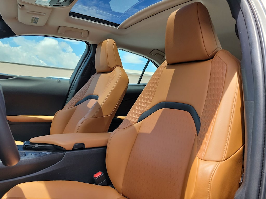 Thumbnail: 2021 Lexus UX - 11