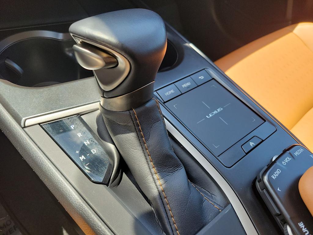 Thumbnail: 2021 Lexus UX - 29
