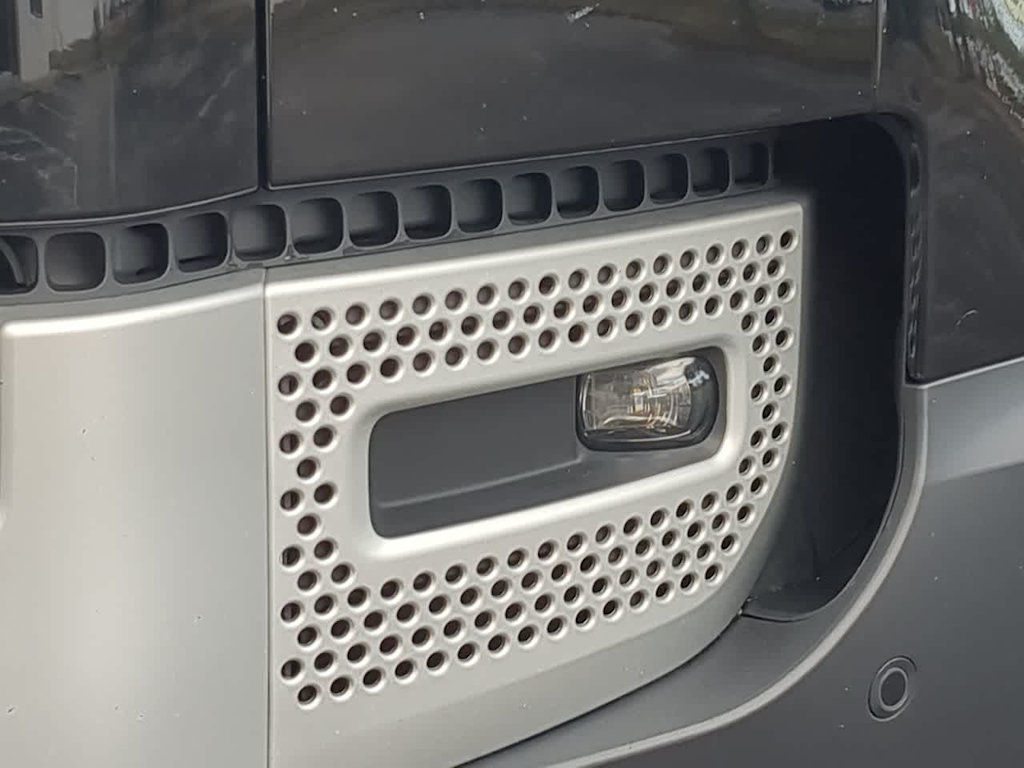 Thumbnail: 2025 Land Rover Defender - 17