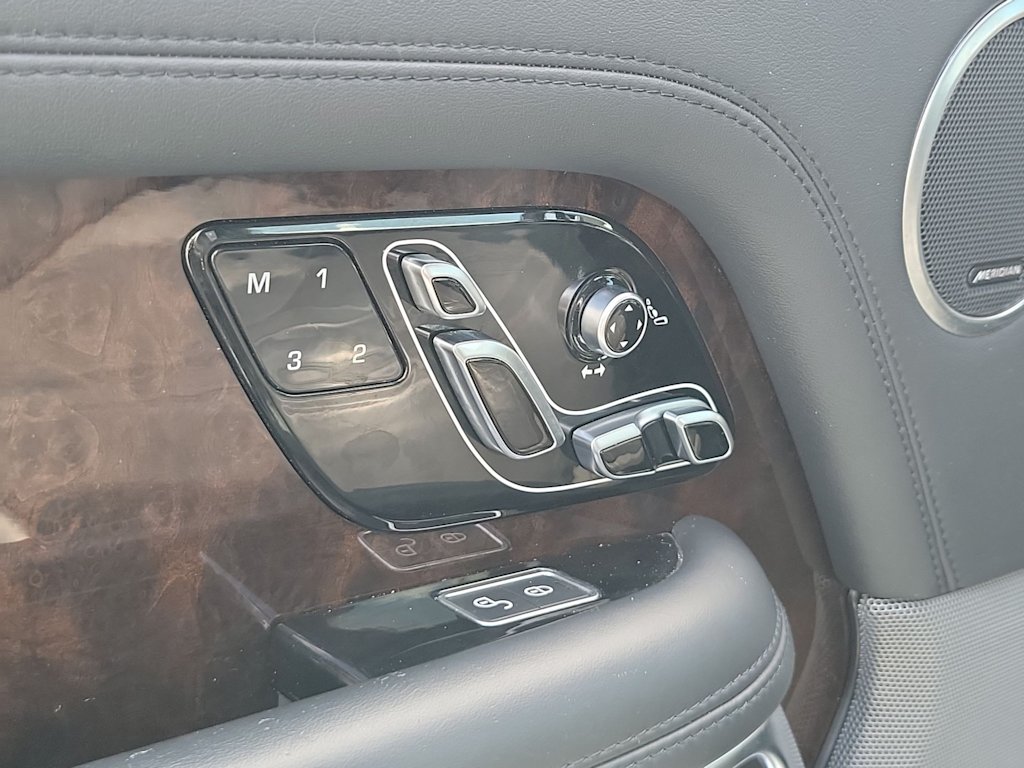 Thumbnail: 2018 Land Rover Range Rover - 20