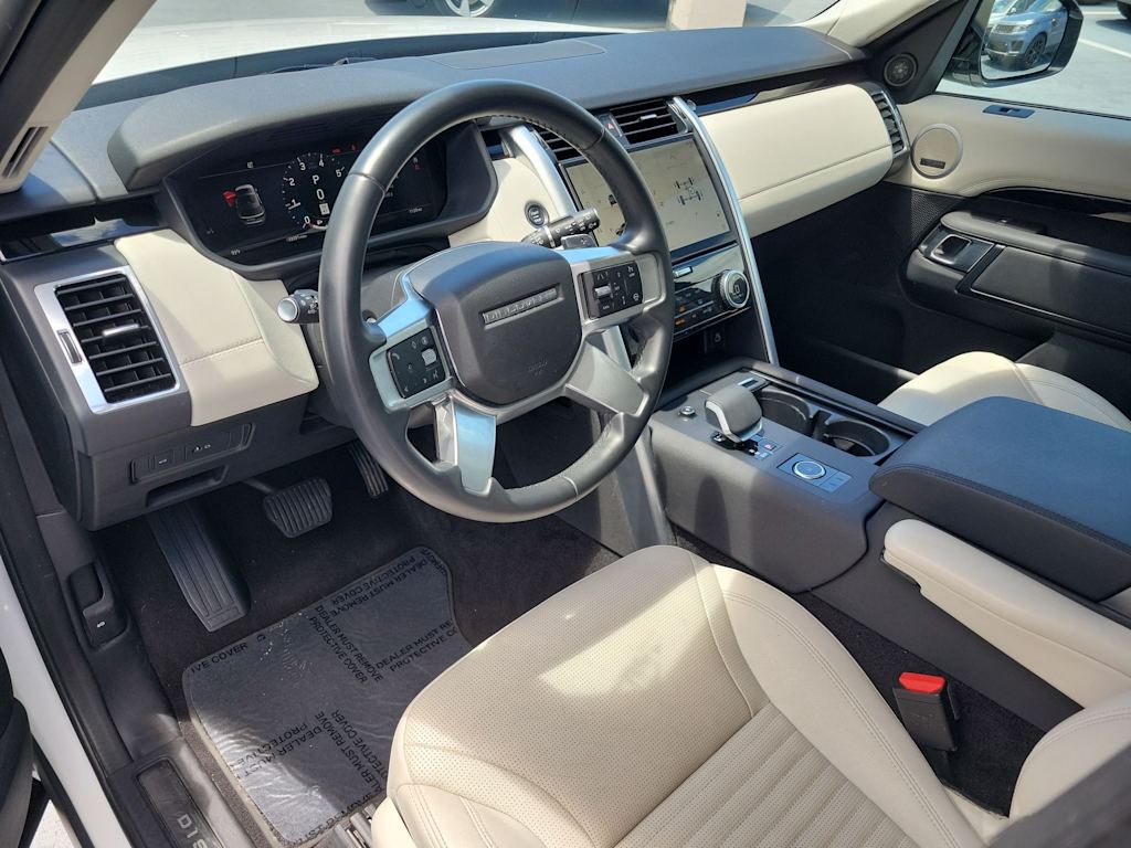 Thumbnail: 2025 Land Rover Discovery - 2