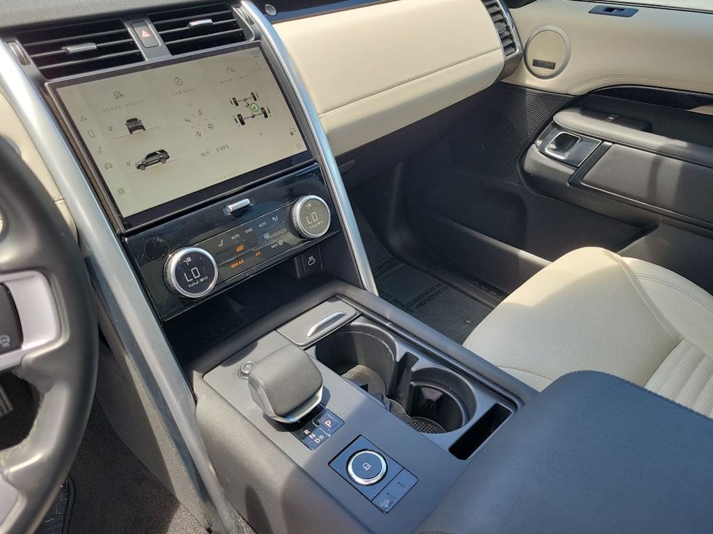 Thumbnail: 2025 Land Rover Discovery - 16