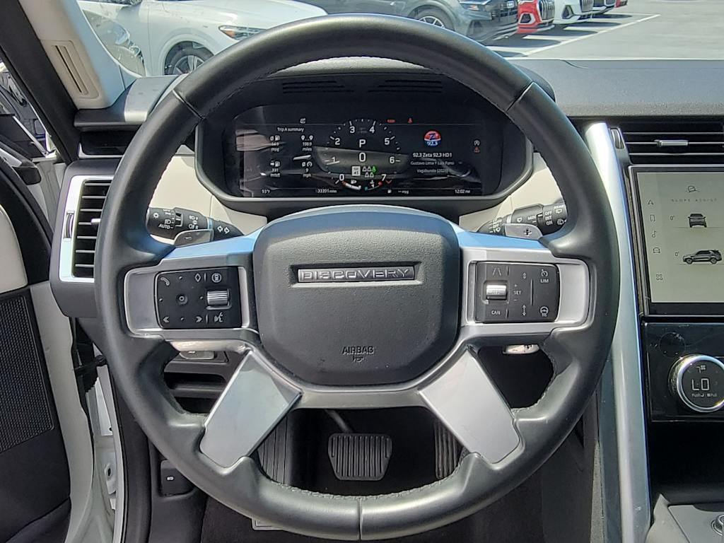 Thumbnail: 2025 Land Rover Discovery - 13