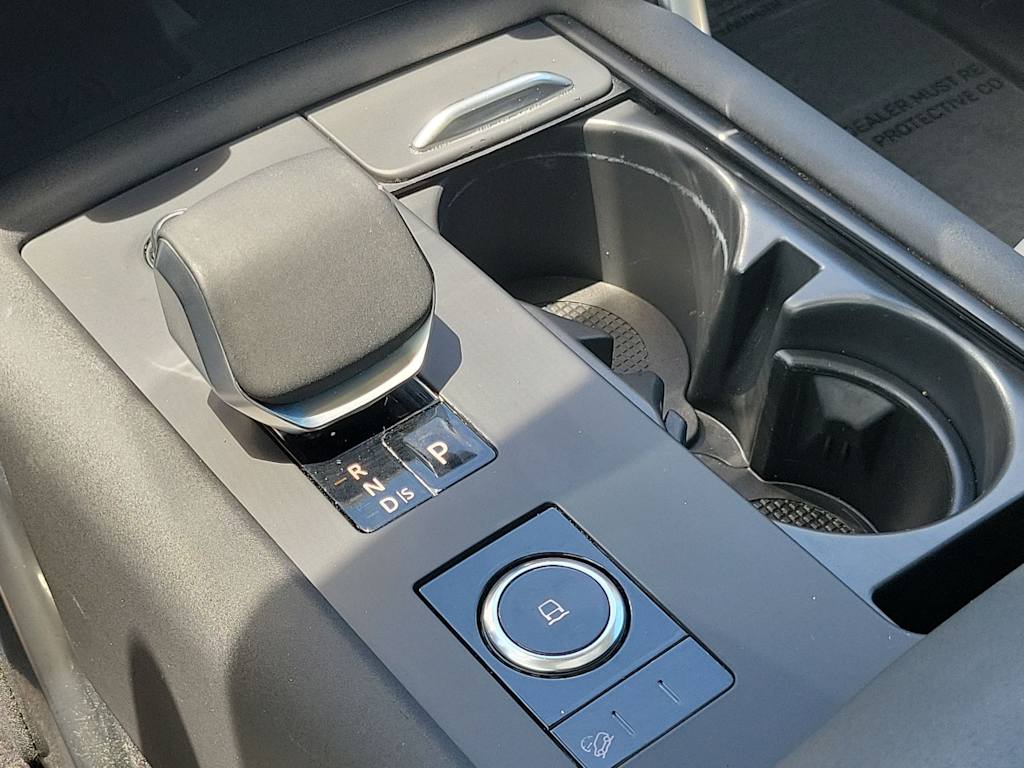 Thumbnail: 2025 Land Rover Discovery - 32