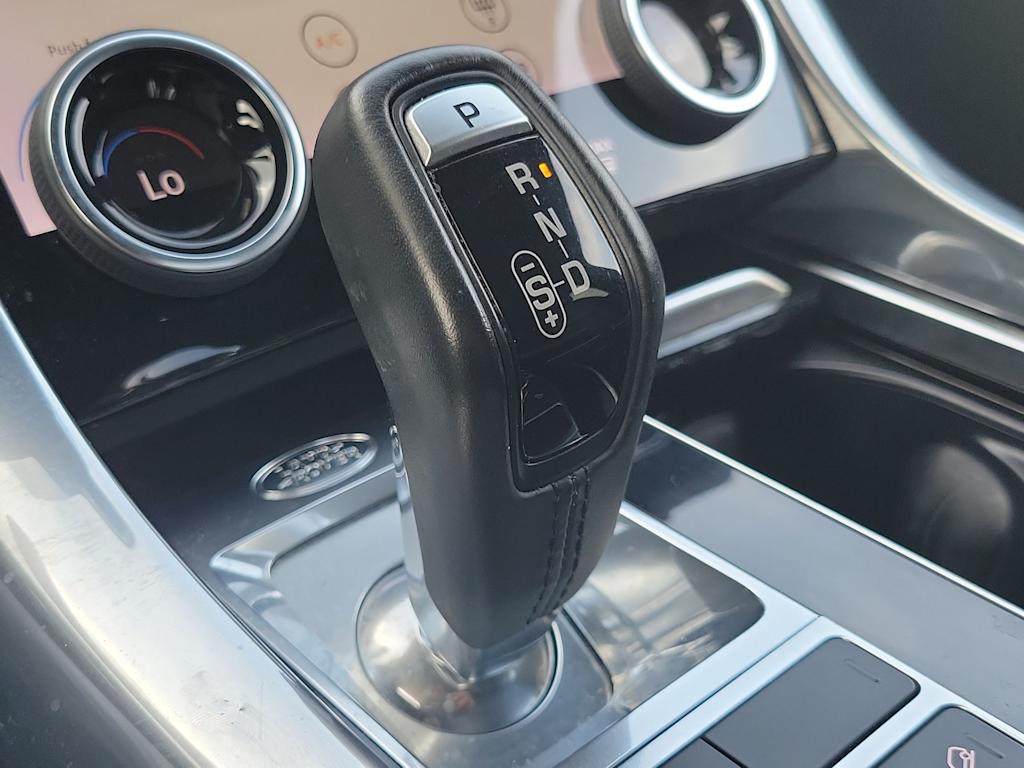 Thumbnail: 2020 Land Rover Range Rover Sport - 32
