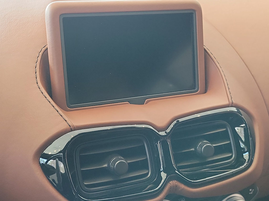 Thumbnail: 2020 Aston Martin Vantage - 19