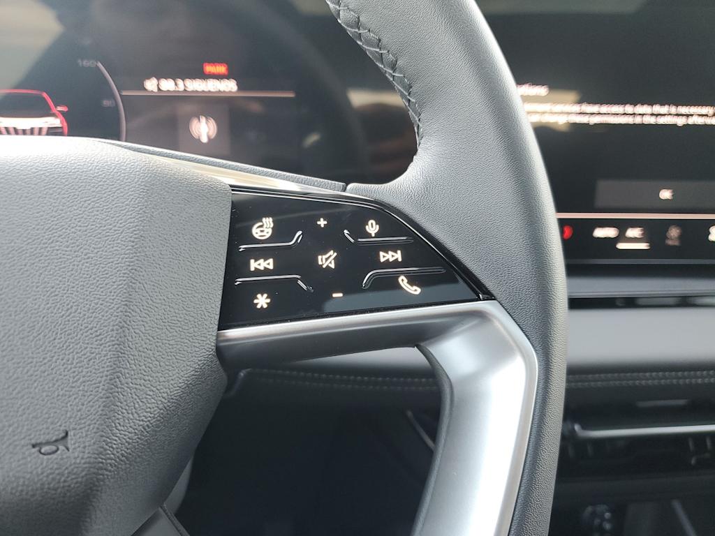 Thumbnail: 2025 Audi Q6 e-tron - 22