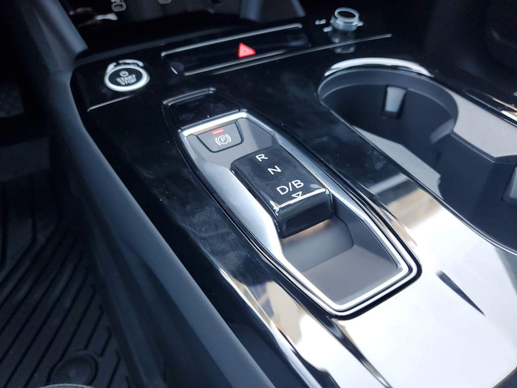 Thumbnail: 2025 Audi Q6 e-tron - 13