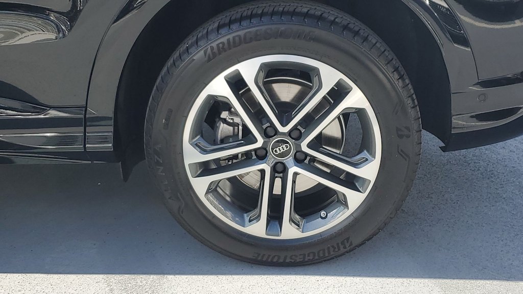 Thumbnail: 2025 Audi Q5 - 8