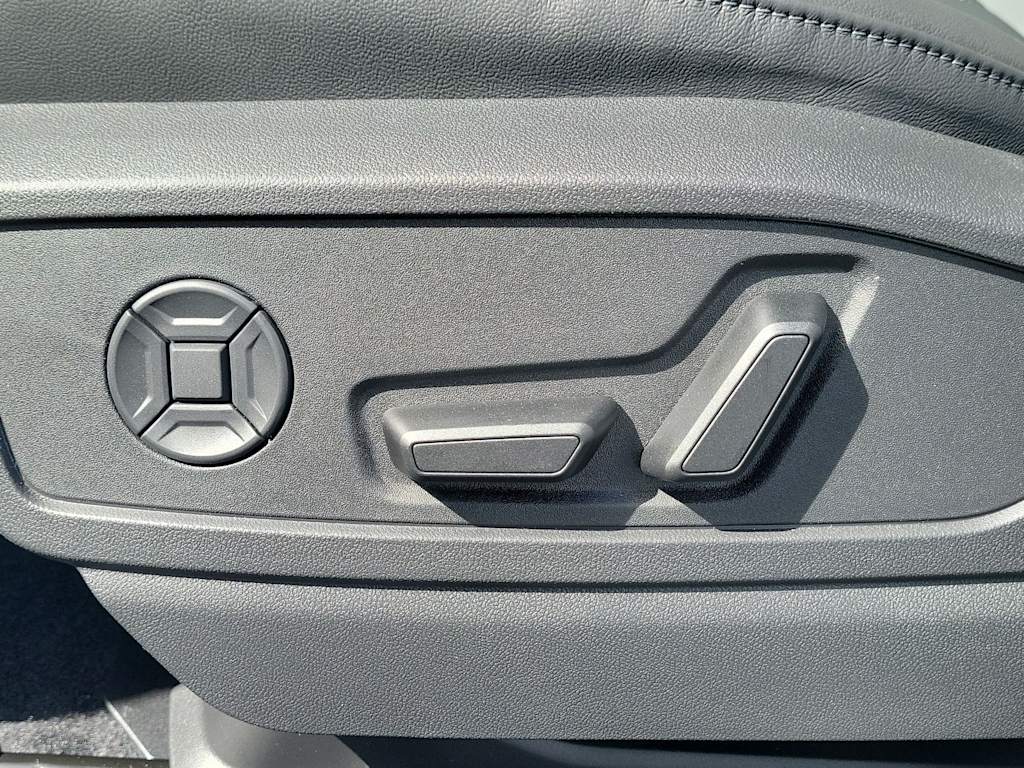 Thumbnail: 2025 Audi Q5 - 22