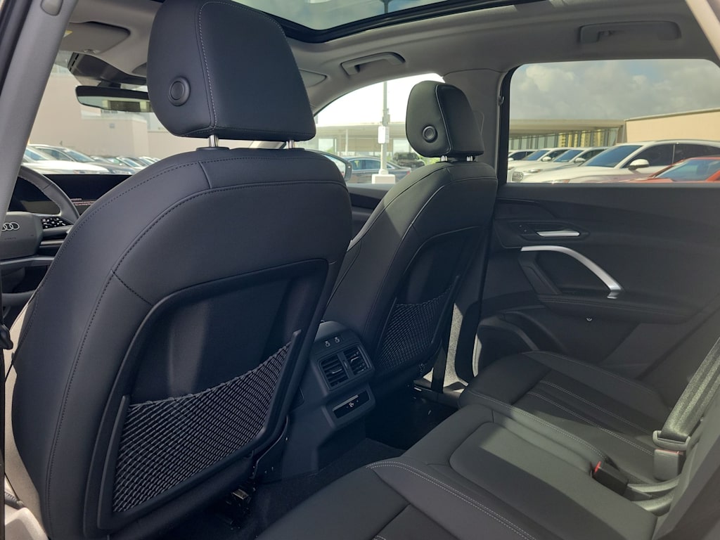 Thumbnail: 2025 Audi Q5 - 12