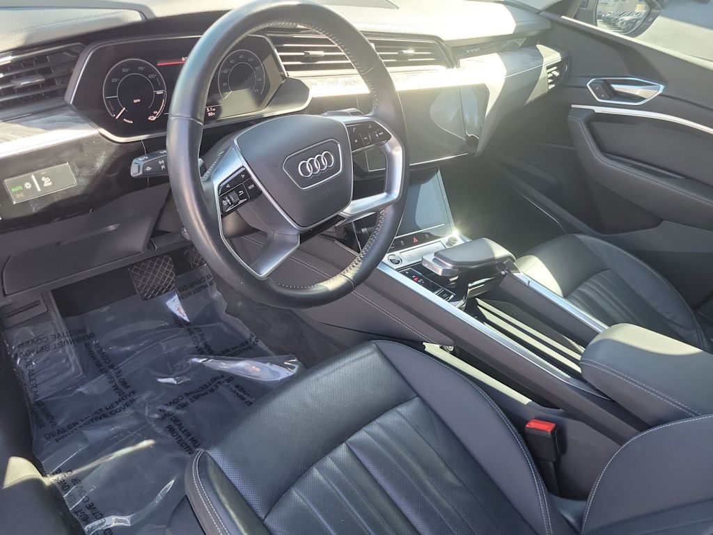 Thumbnail: 2021 Audi e-tron - 2