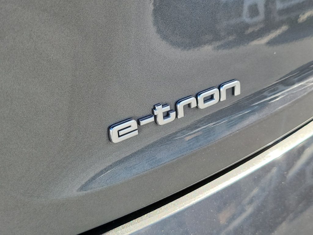 Thumbnail: 2021 Audi e-tron - 23