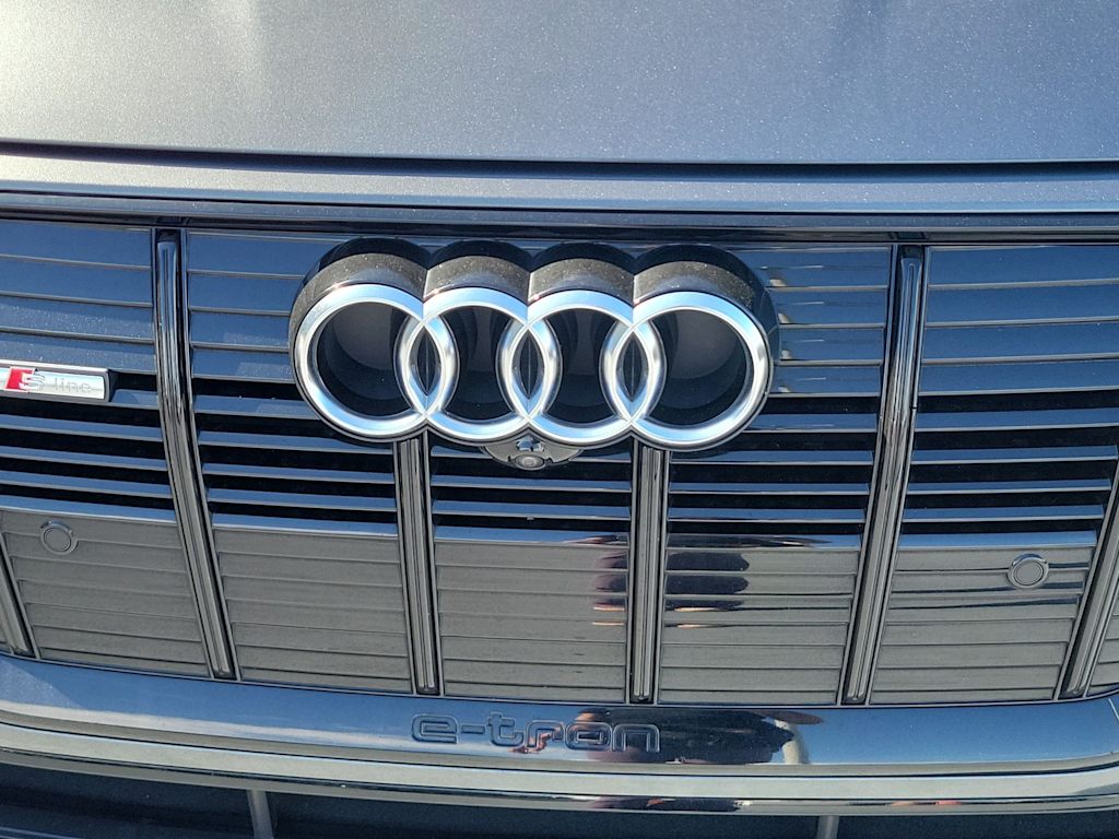 Thumbnail: 2021 Audi e-tron - 7