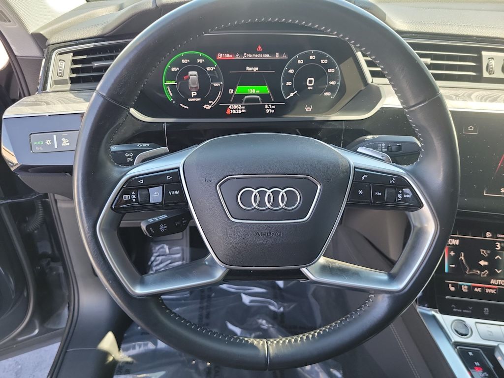 Thumbnail: 2021 Audi e-tron - 14