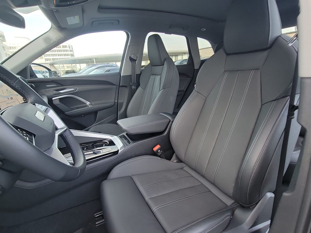 Thumbnail: 2025 Audi Q5 - 11
