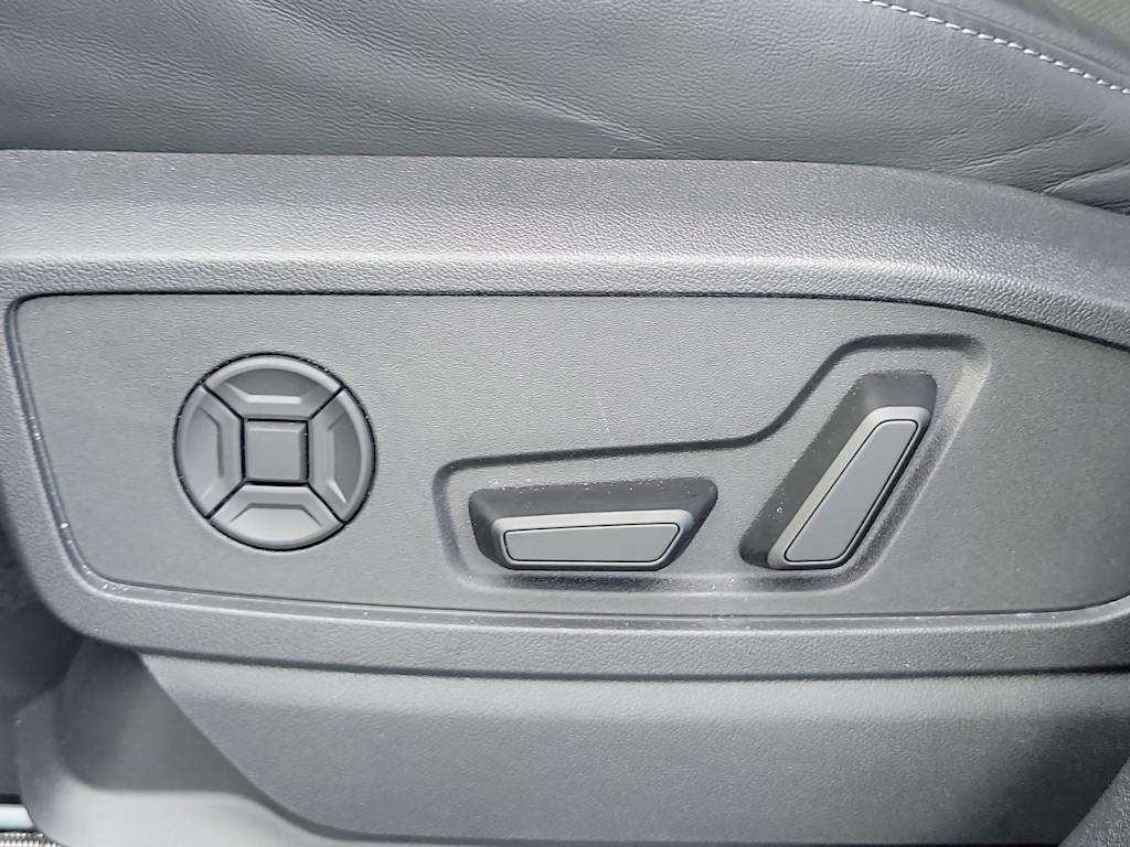 Thumbnail: 2025 Audi Q5 - 25