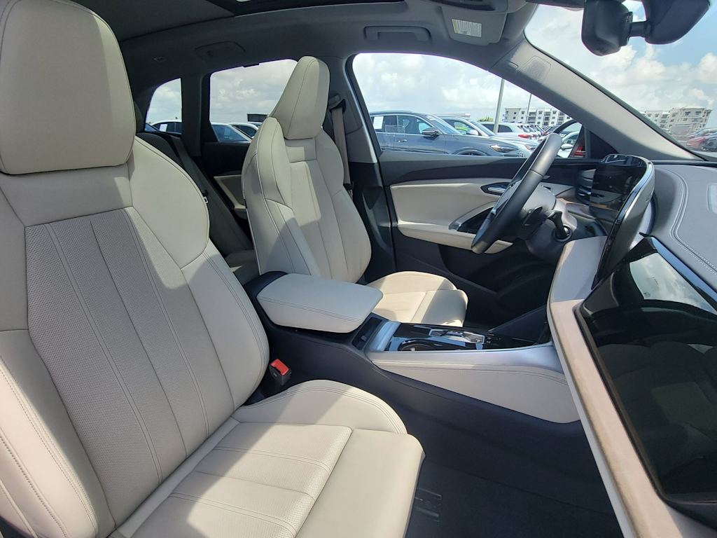 Thumbnail: 2025 Audi Q5 - 12
