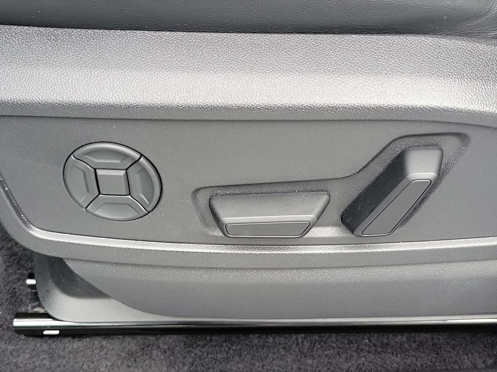 Thumbnail: 2025 Audi Q5 - 23