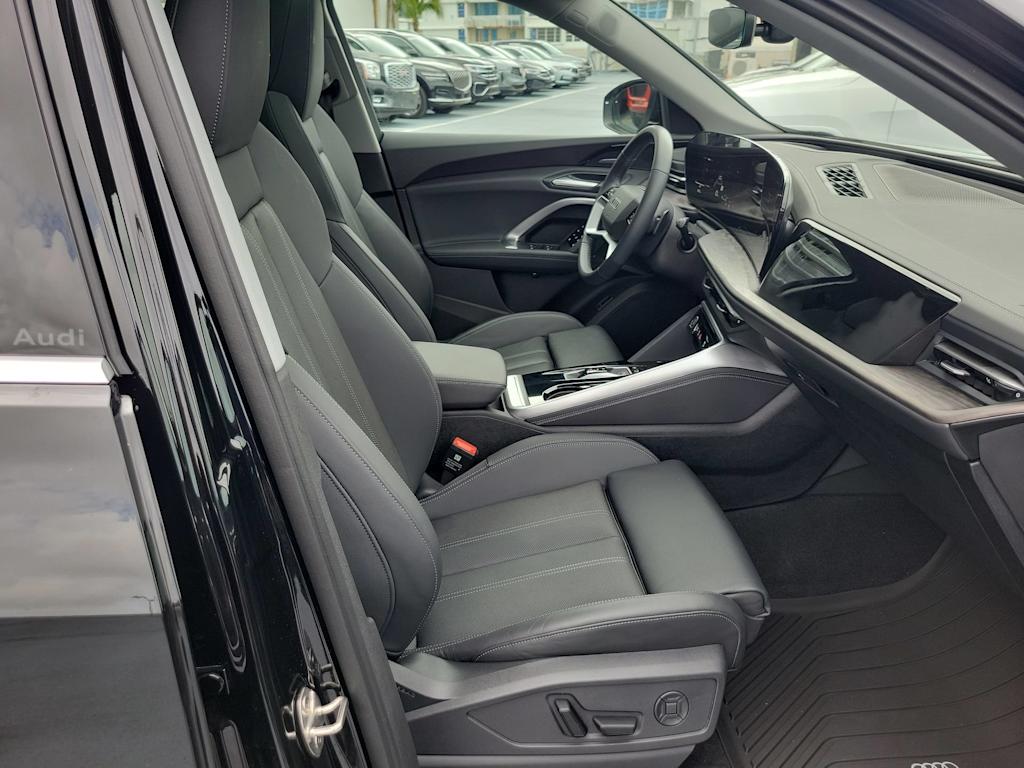 Thumbnail: 2025 Audi Q5 - 10