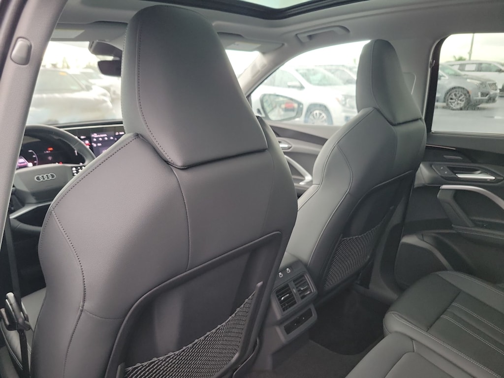 Thumbnail: 2025 Audi Q5 - 12