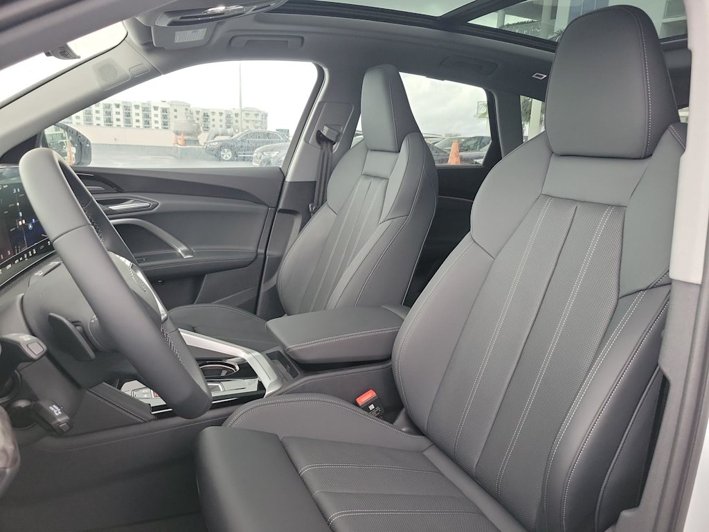 Thumbnail: 2025 Audi Q5 - 11