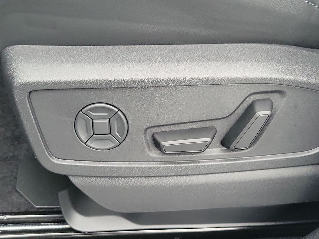 Thumbnail: 2025 Audi Q5 - 22