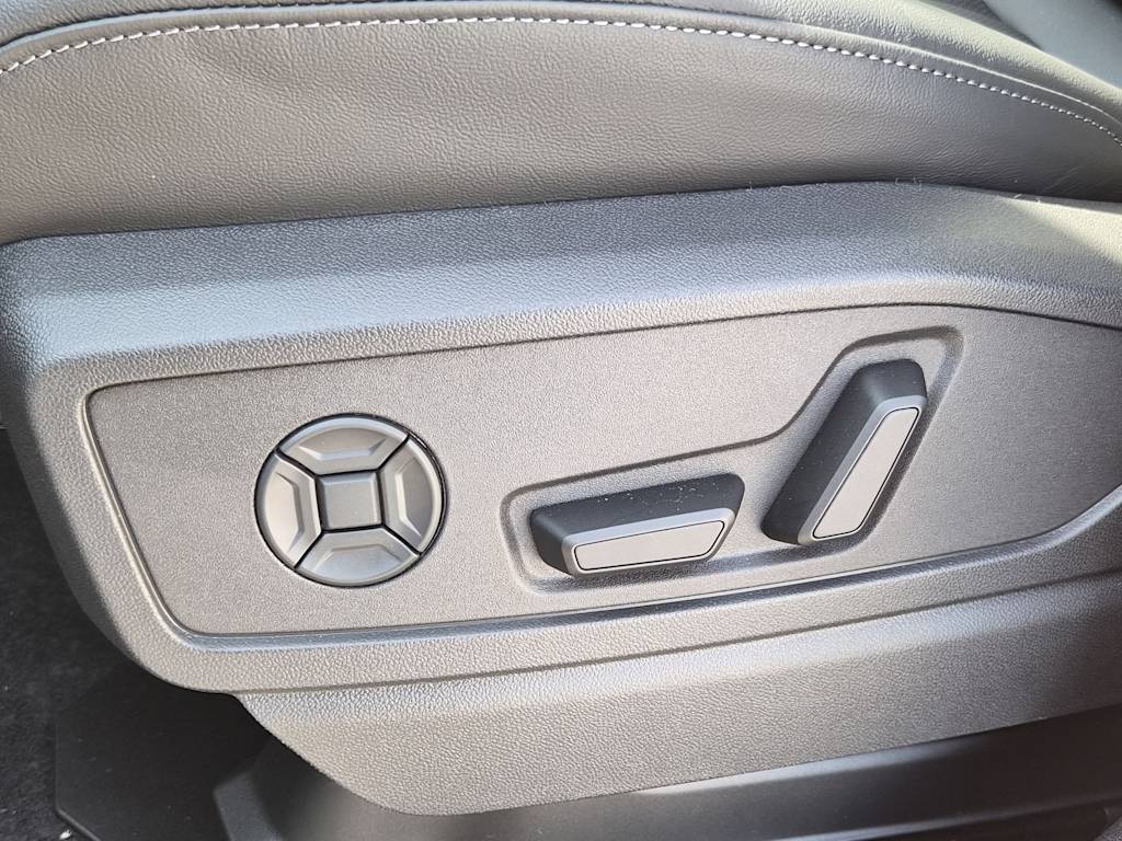 Thumbnail: 2025 Audi Q5 - 22