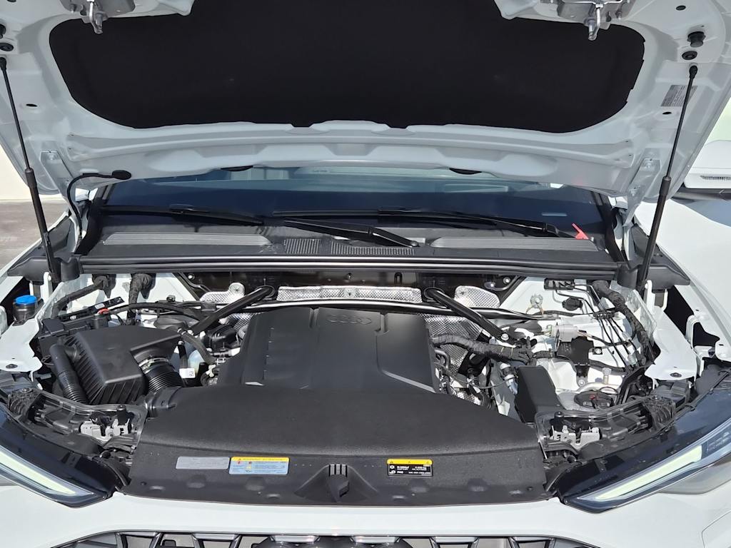 Thumbnail: 2025 Audi Q5 - 9