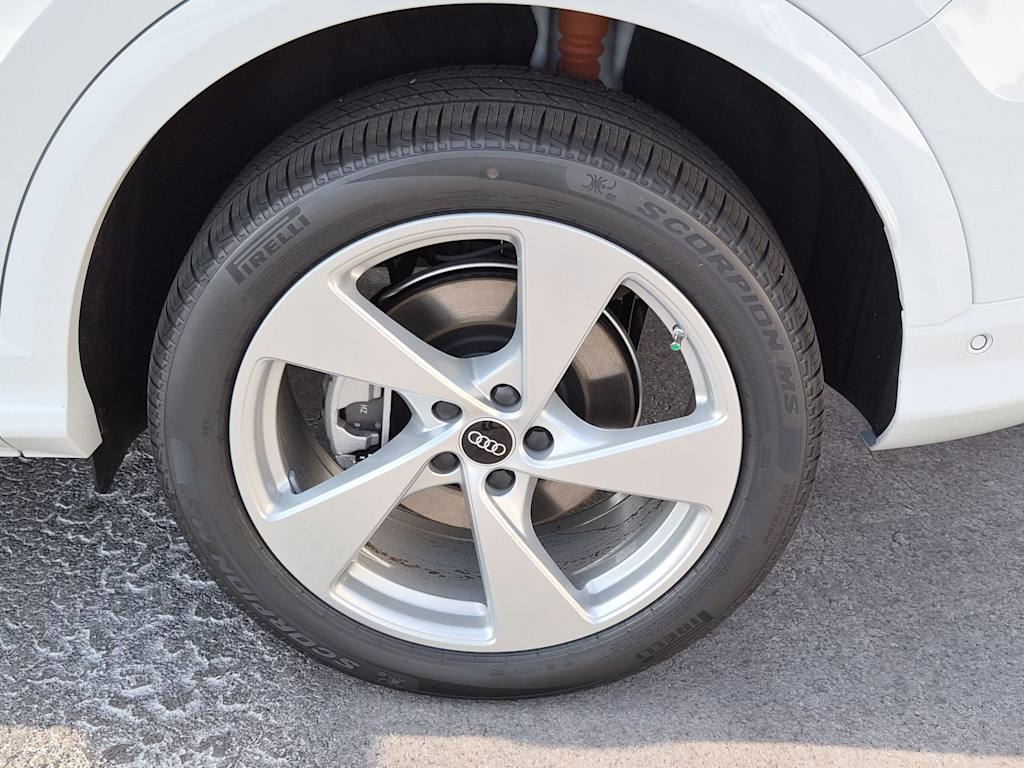 Thumbnail: 2025 Audi Q5 - 8