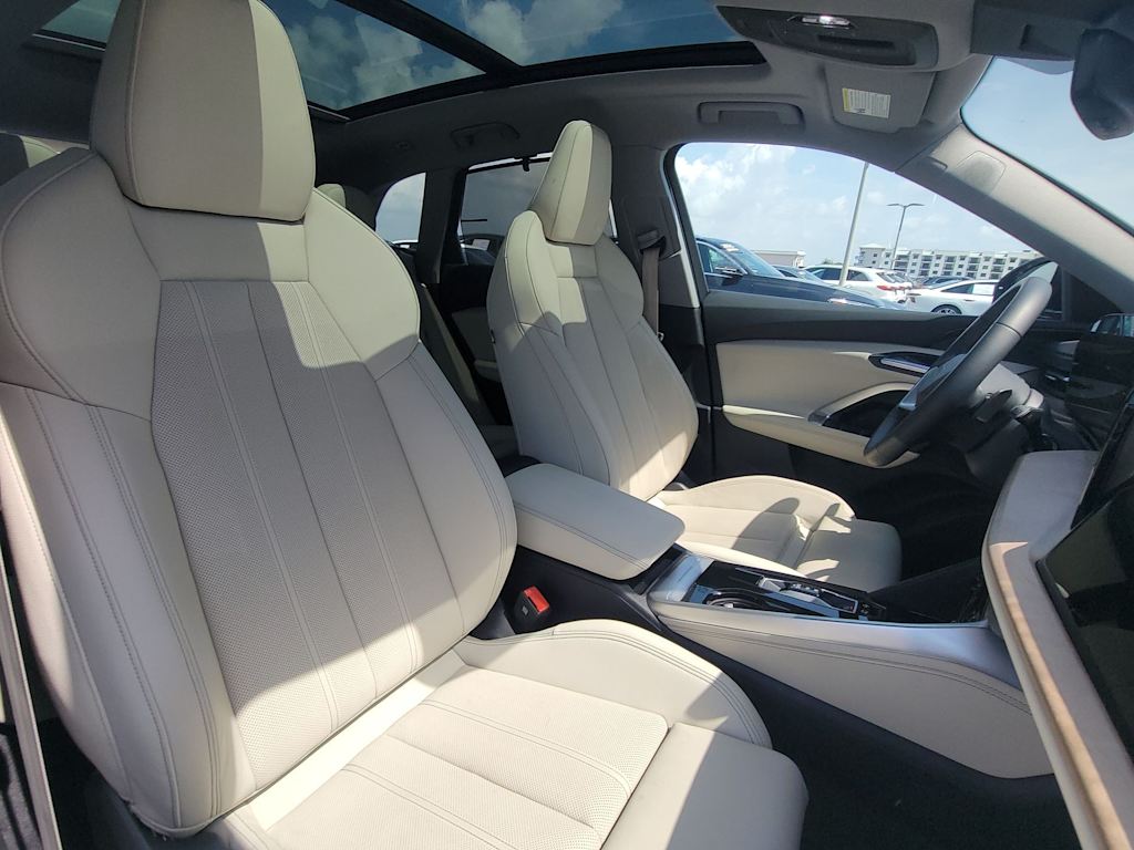 Thumbnail: 2025 Audi Q5 - 12