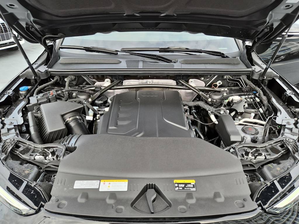 Thumbnail: 2025 Audi Q5 - 9