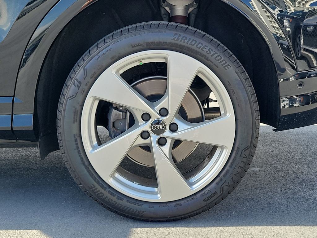 Thumbnail: 2025 Audi Q5 - 8