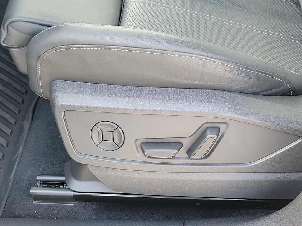 Thumbnail: 2025 Audi Q5 - 25