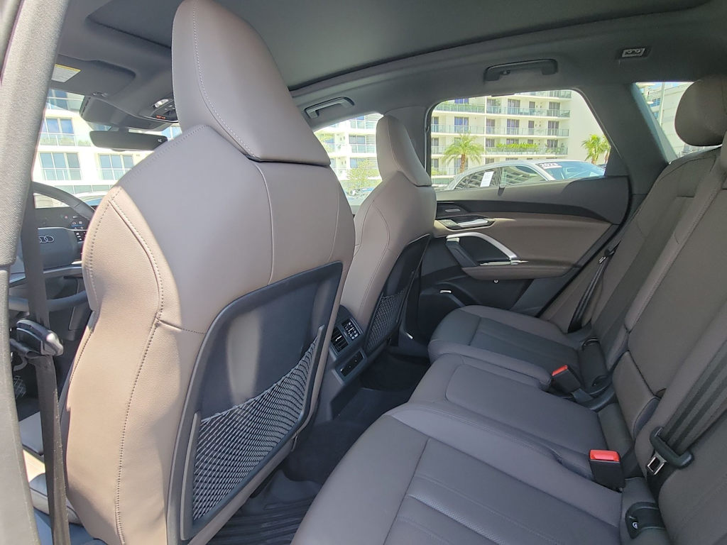 Thumbnail: 2025 Audi Q5 - 13